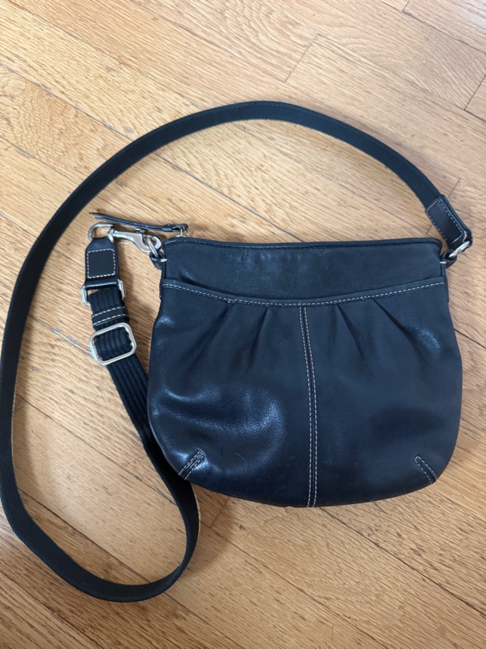 ☀️3/$15 Small Leather Crossbody Bag with Canvas Strap